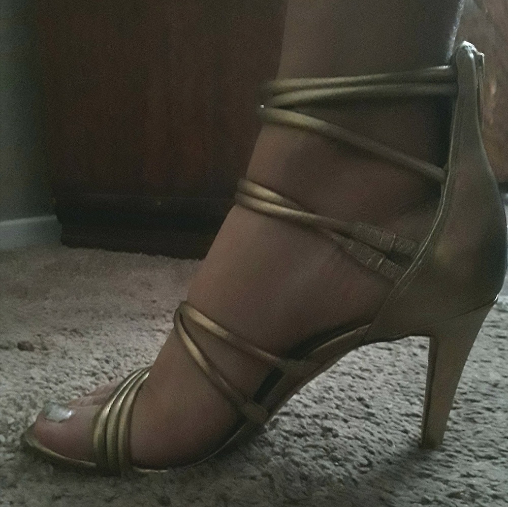 VINCE CAMUTO Golden Women sandals/3" heel